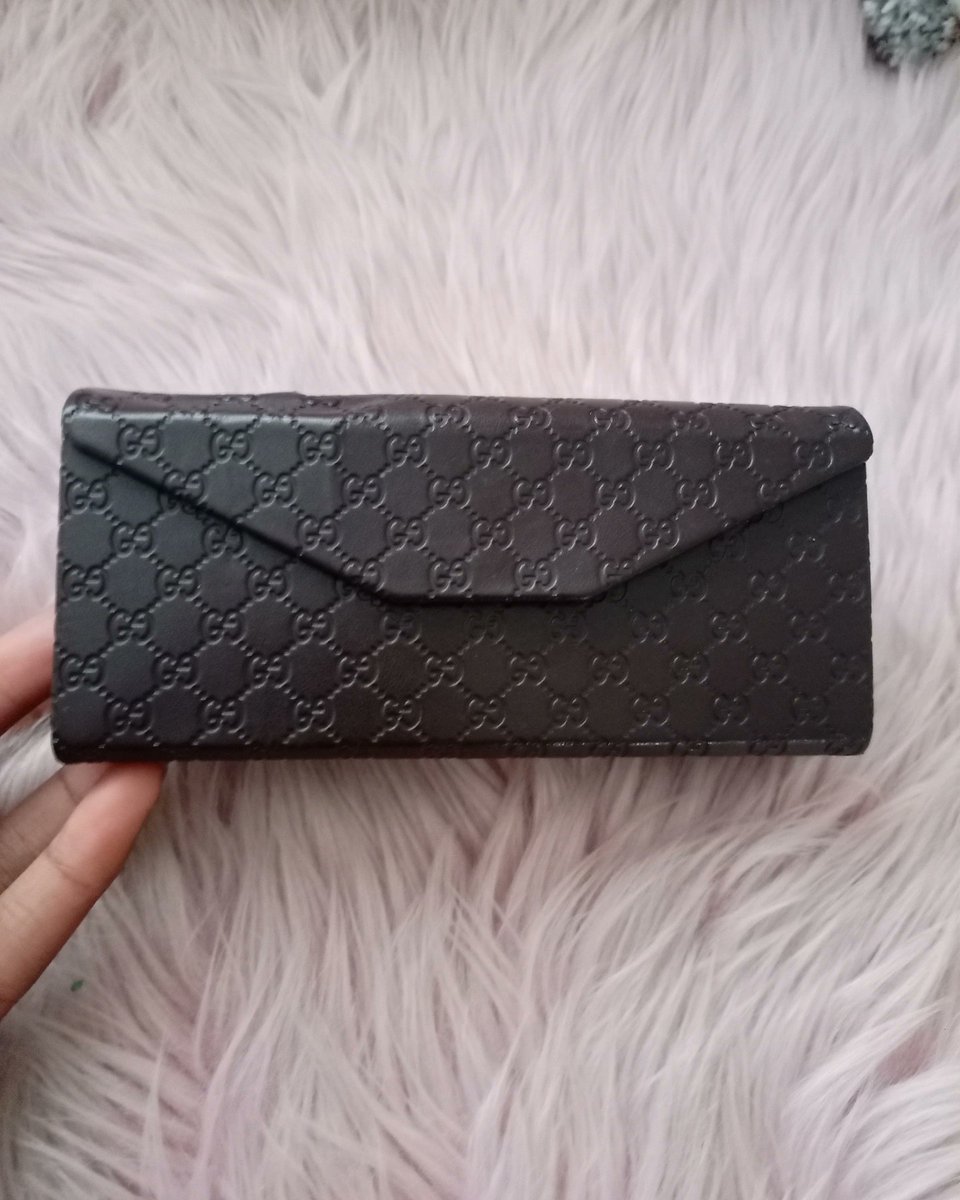 Fancy_Squaad's tweet photo. GUCCI Sunglasses case! 
Label origi btw 😊

PRICE: 500 

Call or WhatsApp 0703249526 https://t.co/4fC2FNO8Lo