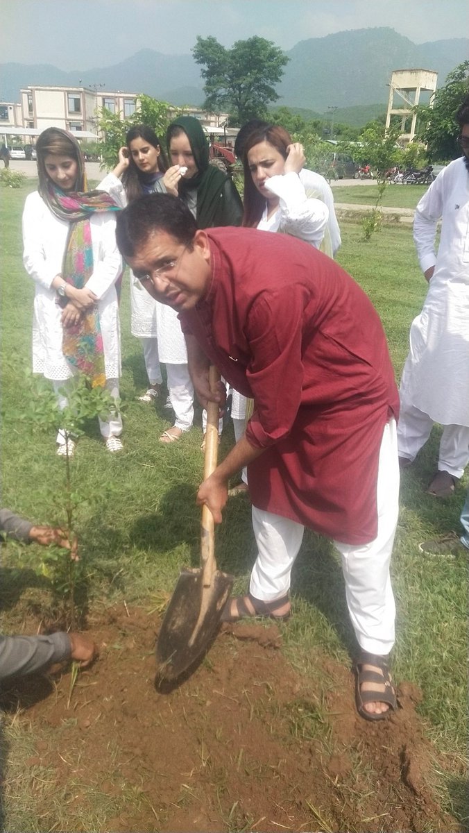 hamidbiotech's tweet photo. This #14august plant a tree, play your role towards #climatechange and be a part of #10BillionTreeTsunami campaign.
#MonsoonTreePlantation 
#plant4pakistan21 https://t.co/Csxm9aHxxP