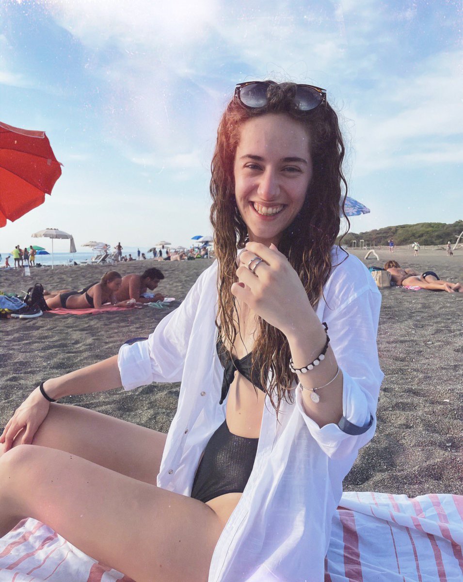 cmqfranci's tweet photo. al mare con #smmrbygs 🐚

se sono povera è tutta colpa di giulia salemi https://t.co/ohoZjim2tR