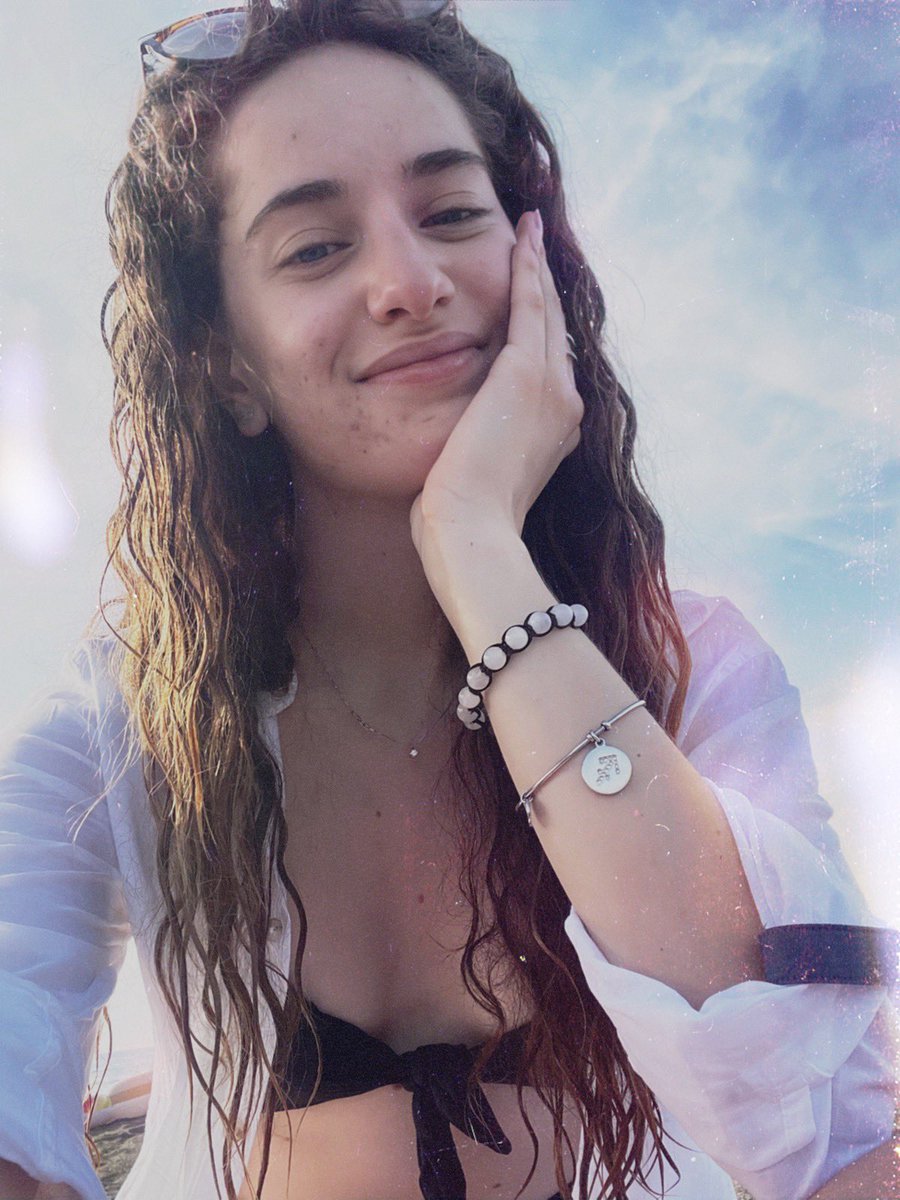cmqfranci's tweet photo. al mare con #smmrbygs 🐚

se sono povera è tutta colpa di giulia salemi https://t.co/ohoZjim2tR