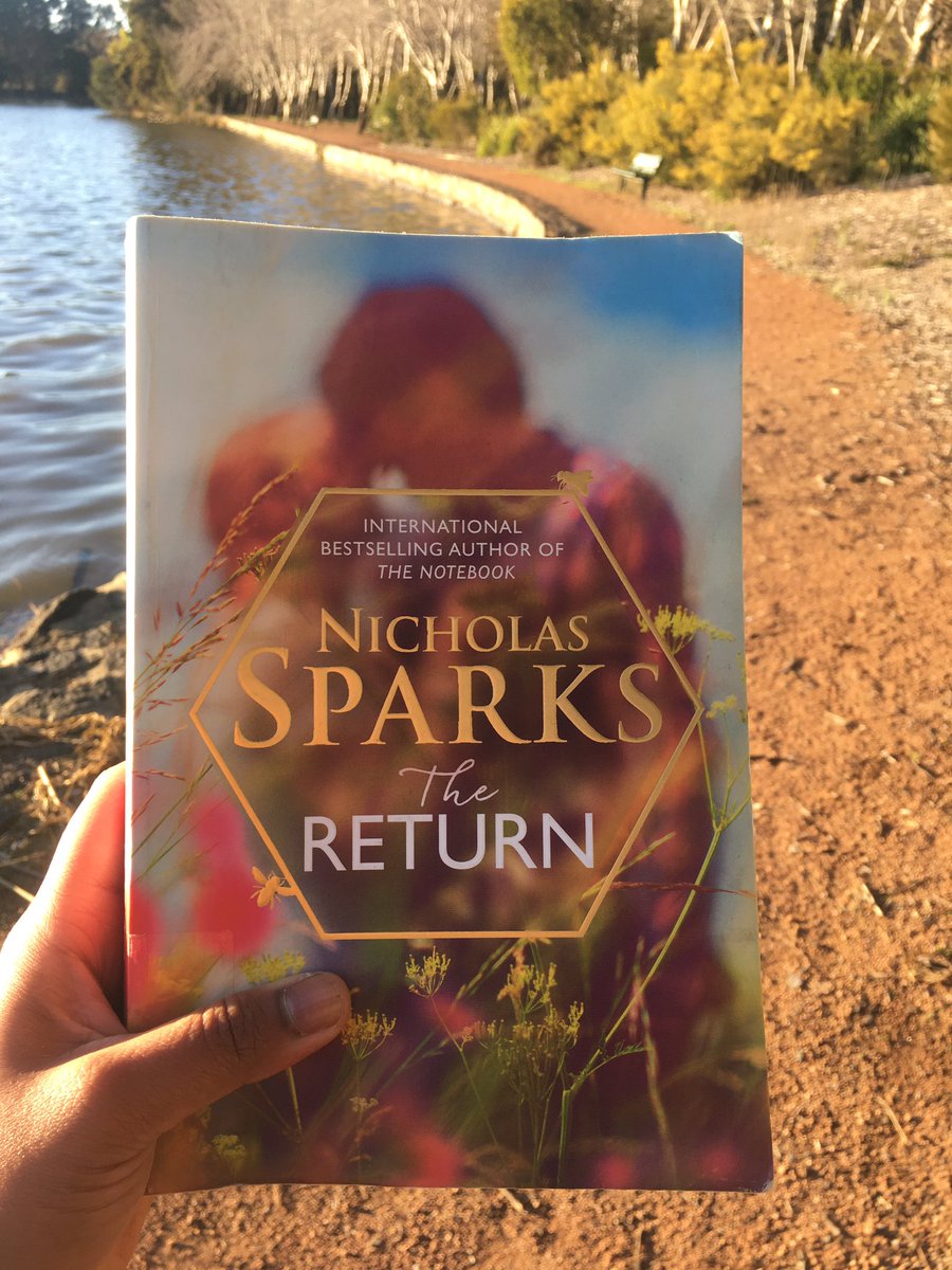 titia_erika's tweet photo. Me loving #Nicholasspark too much😌😌
But not in this book tho, feels like something missing. I mean not like his previous productions aka ‘Dear John’, ‘A Walk To Remember’, ‘Safe Haven’, etc.
Nvm I’m still enjoying the book🙌🏻🤗 https://t.co/RKf1bKQtmS