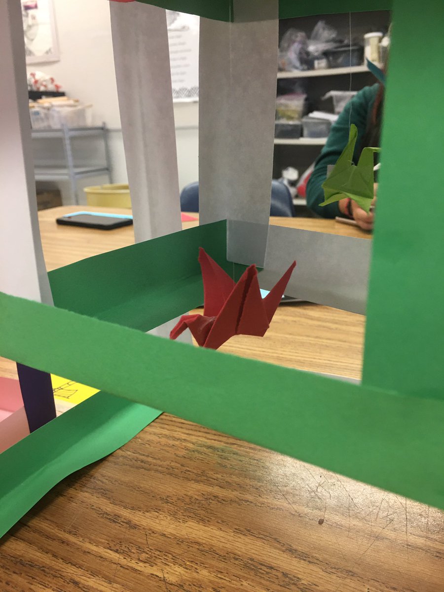 Aztec Artists working together in a collaborative project. Each group is putting together the cubes they created. The goal; to create an installation.  #reignite #EDAztecs_HS #OneEmpire #TeamSISD #SISD_FineArts