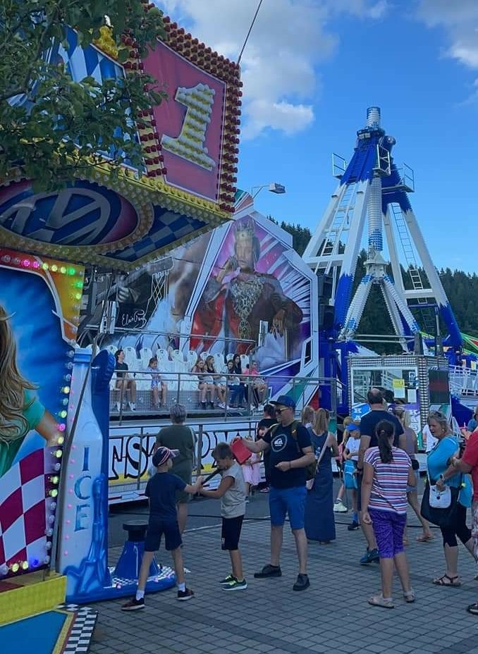 Baru_Twi's tweet photo. 🎡 There was a funfair near our village...not me crying while driving by...😭👑💛

#CelebrateMichaelJackson 🇨🇿 https://t.co/bumcX9p46f