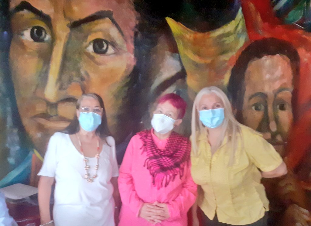 AprCaracas's tweet photo. #AHORA 🎭| #13Agosto

📌 Cierre cultural a cargo de la camarada @PaolaKatari del Encuentro Nacional de Mujeres de la #AlternativaPopularRevolucionaria realizado en el @TCantaclaro ubicado en #Caracas. 

#MujeresAPR 👊 
#MujeresEnLucha 👷‍♀️ https://t.co/IZfZUwbXtg