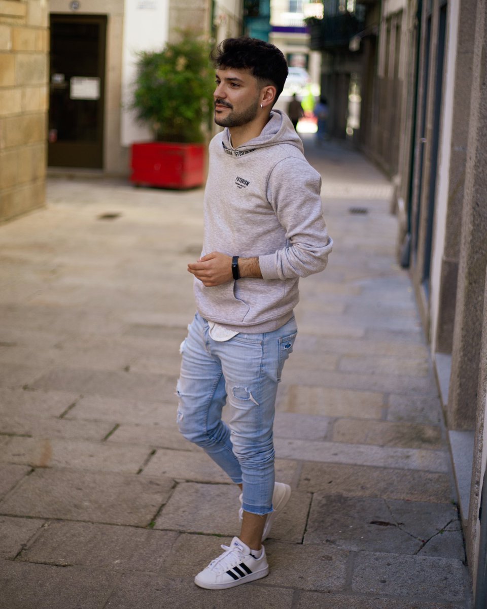 flanuart's tweet photo. Pronto para viver a vida da melhor maneira.

--------------------------------
[𝐏𝐡𝐨𝐭𝐨] 

Shot: @irmendanhaphotos
Location: Ponte de Lima

--------------------------------

#photooftheday #fashion #followme #picoftheday #summer #PortraitSociety #portrait_shots #portrait_ https://t.co/Sh3roxUVZu