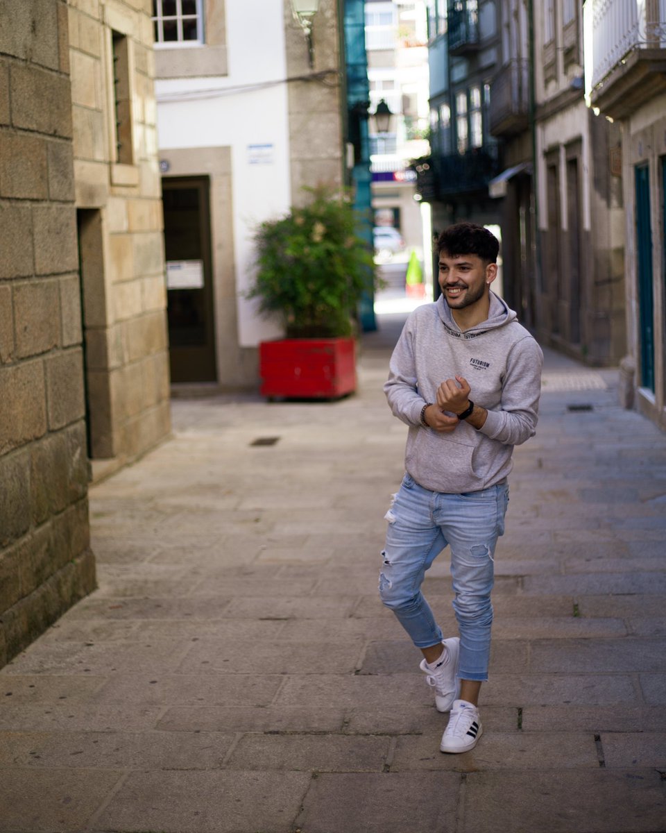 flanuart's tweet photo. Pronto para viver a vida da melhor maneira.

--------------------------------
[𝐏𝐡𝐨𝐭𝐨] 

Shot: @irmendanhaphotos
Location: Ponte de Lima

--------------------------------

#photooftheday #fashion #followme #picoftheday #summer #PortraitSociety #portrait_shots #portrait_ https://t.co/Sh3roxUVZu