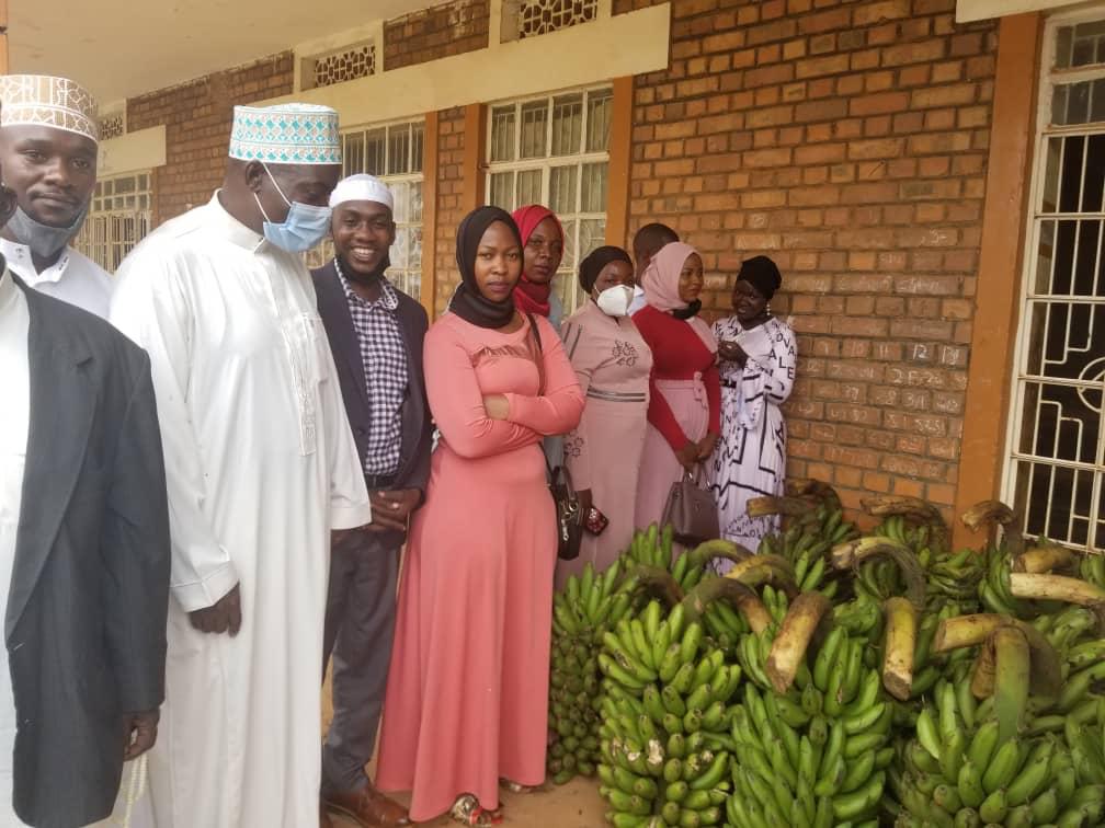 doctorfaizo's tweet photo. Happiness quite unshared can scarcely be called happiness; it has no taste. Love only grows by sharing. You can only have more for yourself by giving it away to others.
Moslem councilors of Kawempe division Give back to Imams of Kawempe. #Kawempe #Uganda #NBSKatchUp https://t.co/ENokJCCf8Y