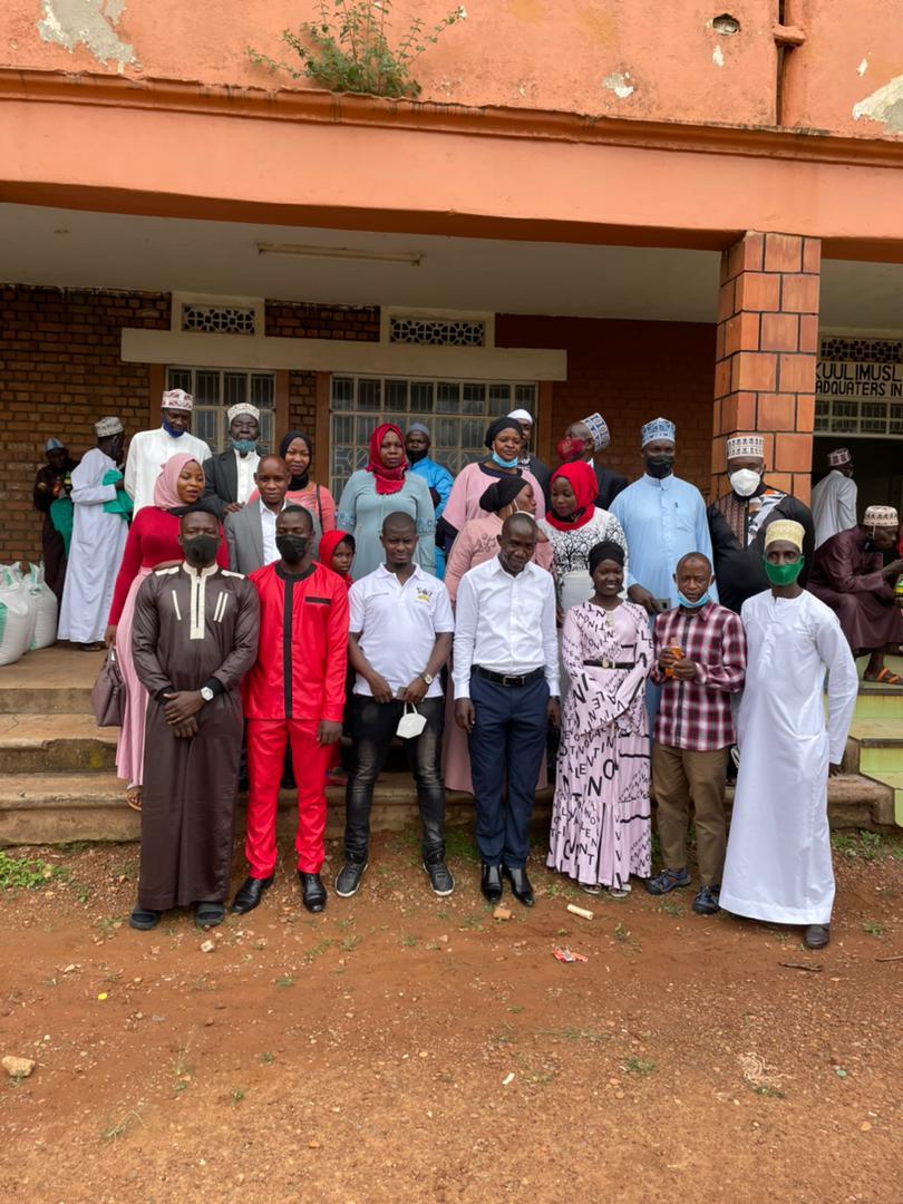 doctorfaizo's tweet photo. Happiness quite unshared can scarcely be called happiness; it has no taste. Love only grows by sharing. You can only have more for yourself by giving it away to others.
Moslem councilors of Kawempe division Give back to Imams of Kawempe. #Kawempe #Uganda #NBSKatchUp https://t.co/ENokJCCf8Y