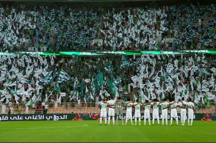hamod43A's tweet photo. "وعبر الزمان .. سنمضي معاً" 💚🤍🗣 #الاهلي_الفيصلي https://t.co/BzakgOPXn8