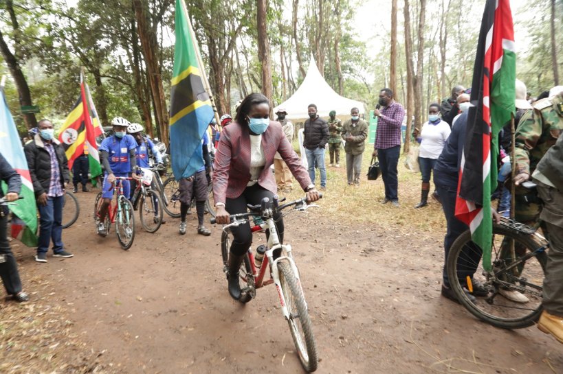 SustainaBizKe's tweet photo. The #GACSTour is the longest cycling event in the world. It’s longer than Tour de France that stands at 3,500 km over 23-day or any other internationally recognized cycling events.
From Nairobi, the cyclists will head to Uganda via Busia border. https://t.co/0ToiPPia8t