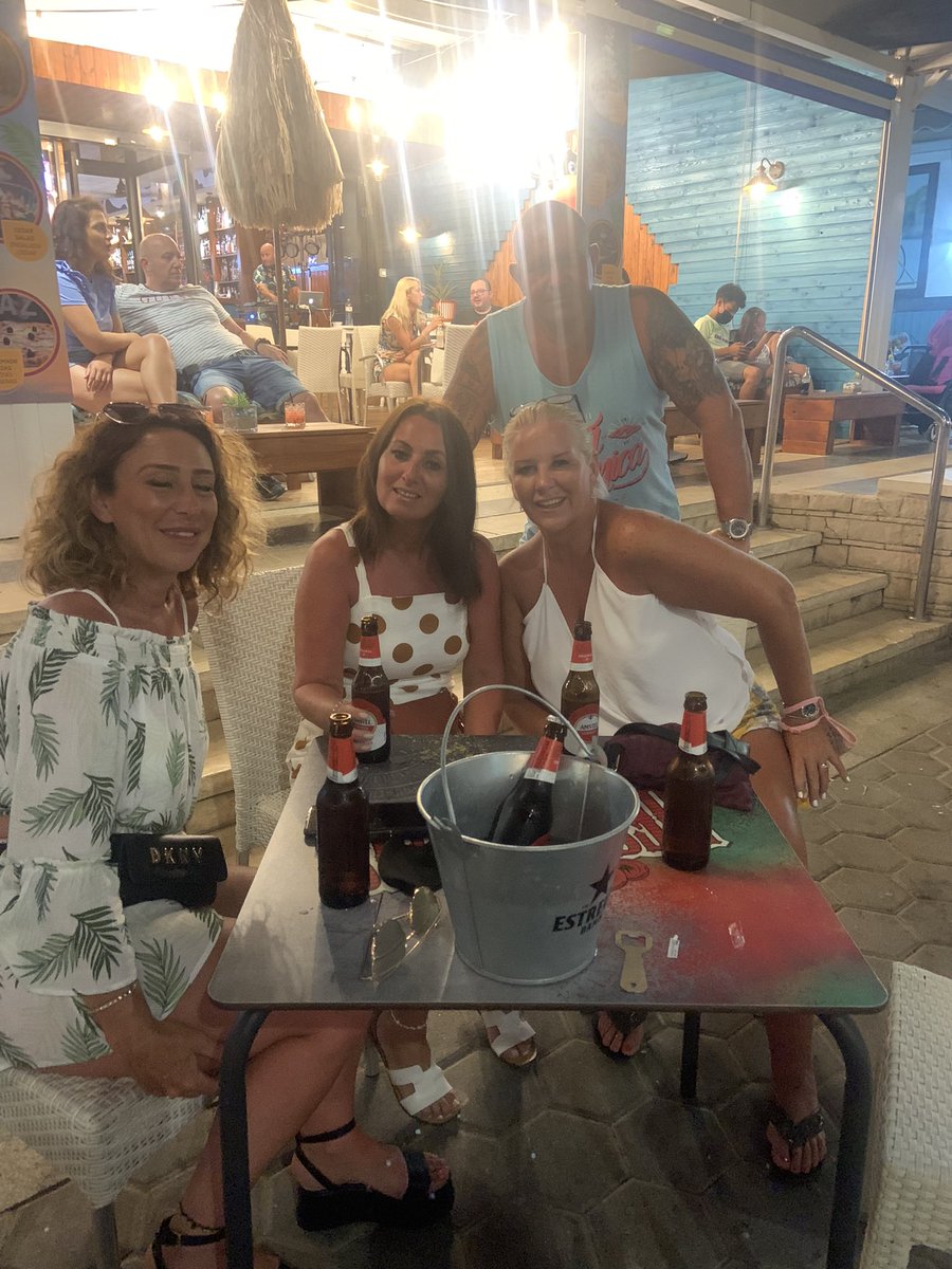 LouiseWeight's tweet photo. #benidorm #girls #fun #drink #sun https://t.co/dvrBJvdkLz