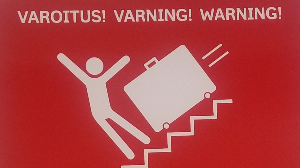 This warning sign near the escalators in the Helsinki airport is hilarious but also we literally watched someone fall because they tried to bring a big bag on the escalator... fortunately someone caught them and a a domino-style catastrophe was averted! https://t.co/006kIkgLzZ