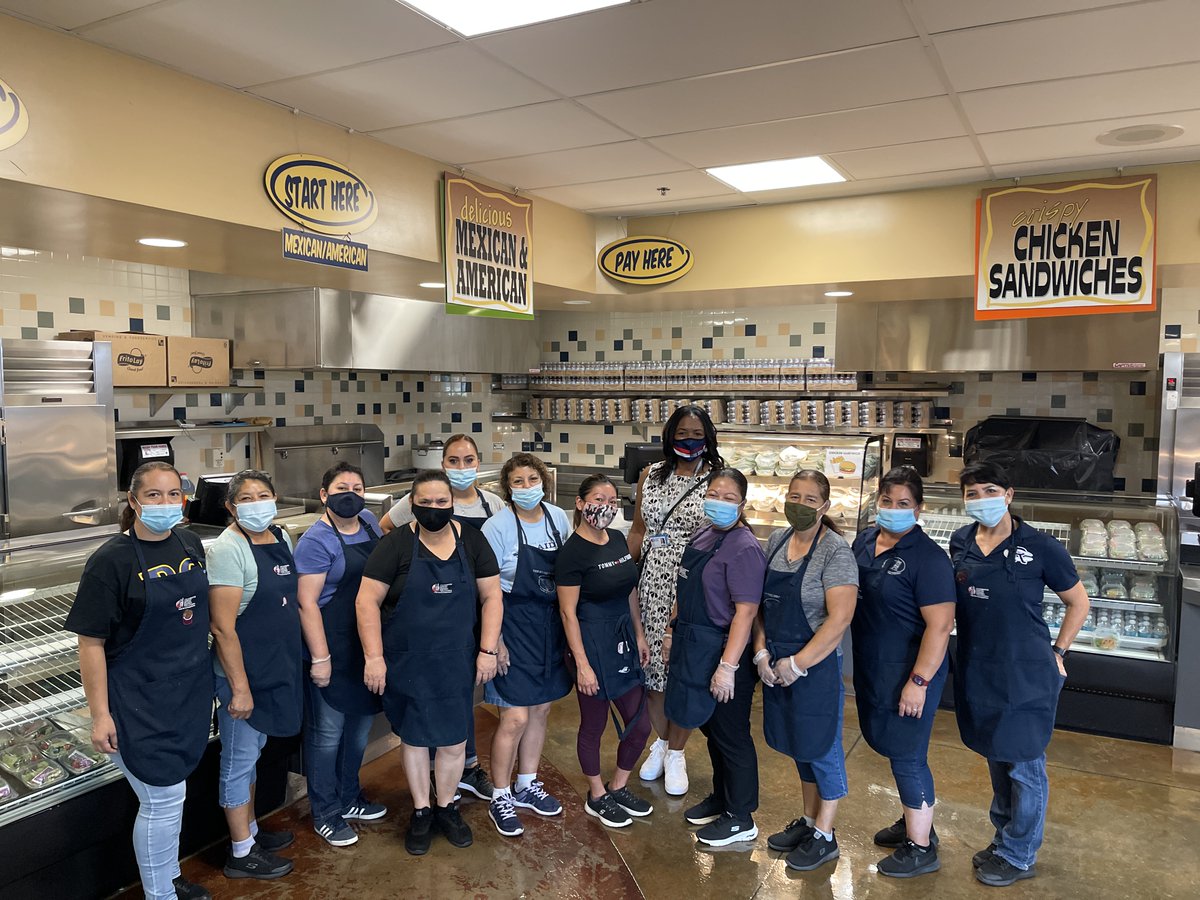 WUSDK12's tweet photo. It's DAY 3 of the 2021-22 school year &amp; things across the #WUSDK12 are humming along at a phenomenal pace. Check out these behind-the-scenes photos from @RiverCityHighS1 of what life is like on campus. #RaidersRISE #Great2bWUSD https://t.co/O0Dzef0rfp
