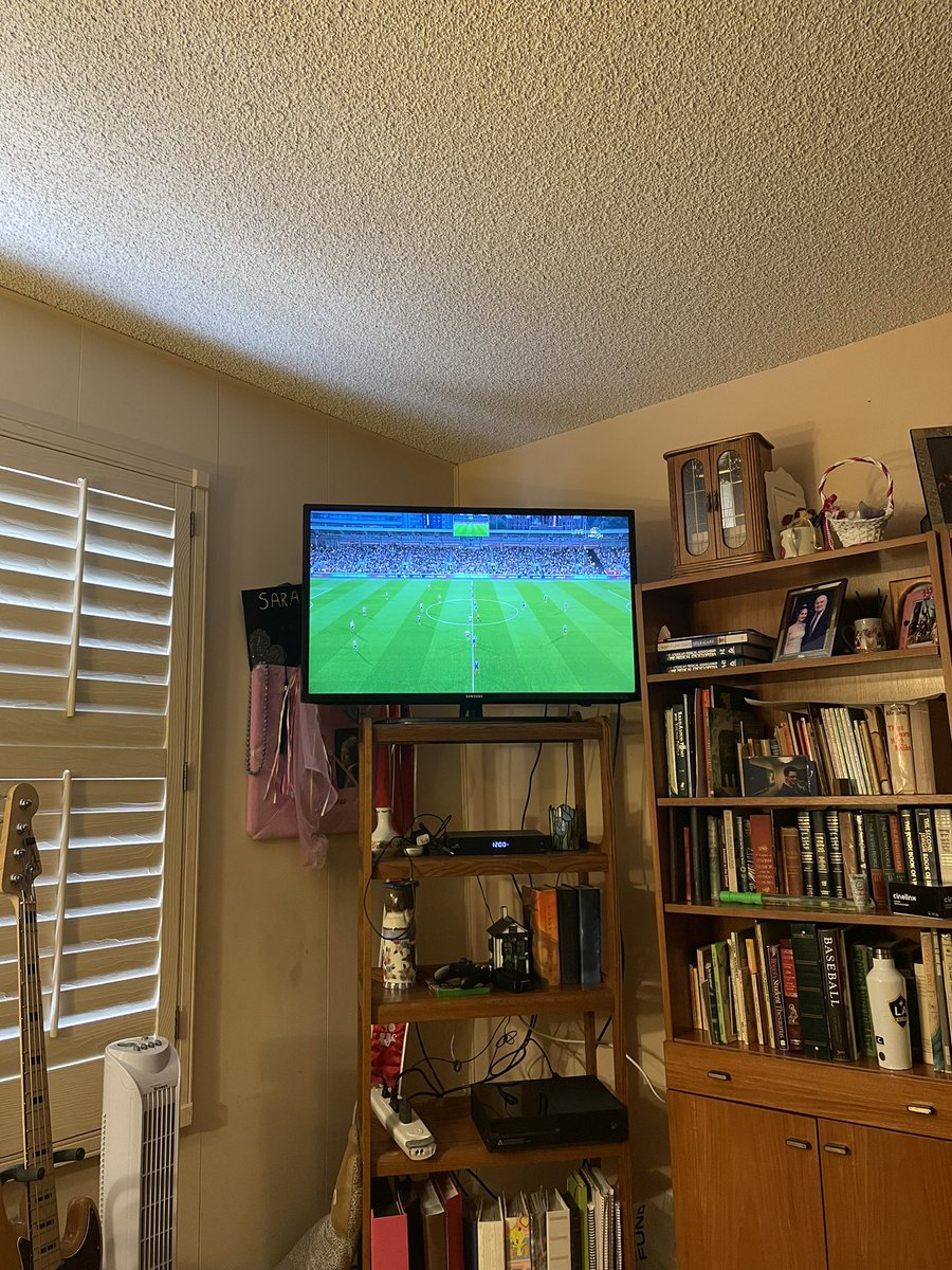 DavidMendelson's tweet photo. Here we go! New @premierleague season!! https://t.co/eC38nAGi62