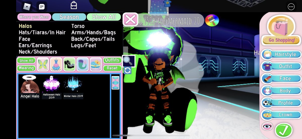 SlNNER_1's tweet photo. Asain I’m selling both my Halos Hal 19 And Winter 19
LF: Robux 
If ur going to offer anything between 10-20k k I’ll give winter 19
But hal 19 is way more https://t.co/k46NhWHo6D