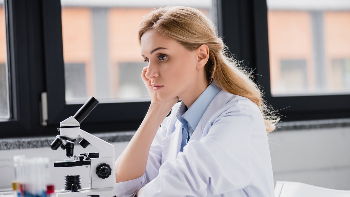 Scientist Really Thought Job Would Be Less Grant Writing And More Glow-In-The-Dark Lizard Making bit.ly/3yOW3Ue