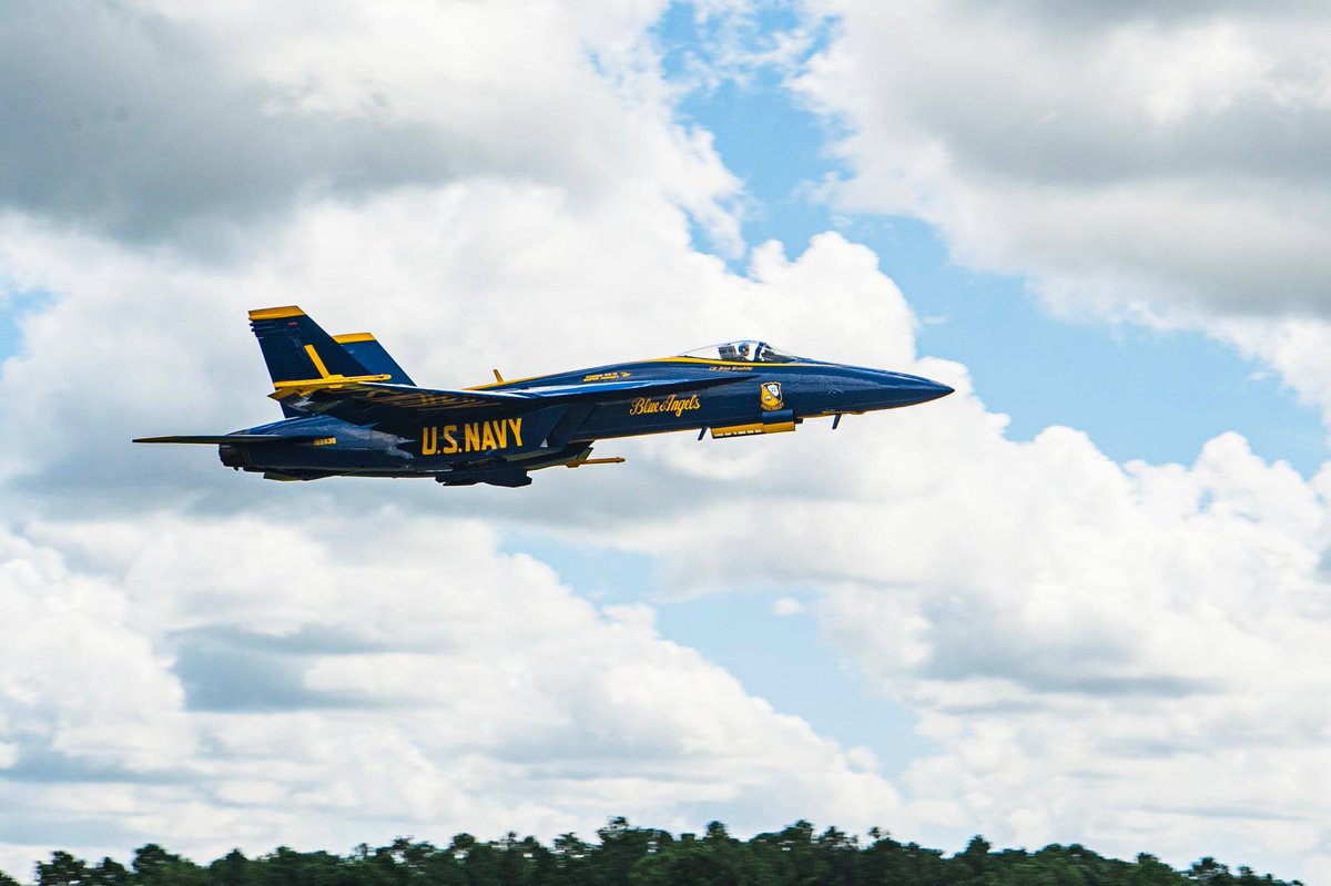 Catch Cmndr Kesselring and the <a href="/BlueAngels/">Blue Angels</a> THIS weekend at the Owensboro Air Show! <a href="/icas_hq/">ICAS - International Council of Air Shows</a> <a href="/FlyingMagazine/">FLYING Magazine</a> <a href="/We_love_aero/">WeLoveAero</a> <a href="/AirshowStuff/">AirshowStuff</a> <a href="/Boeing/">The Boeing Company</a> #airshow #aviation