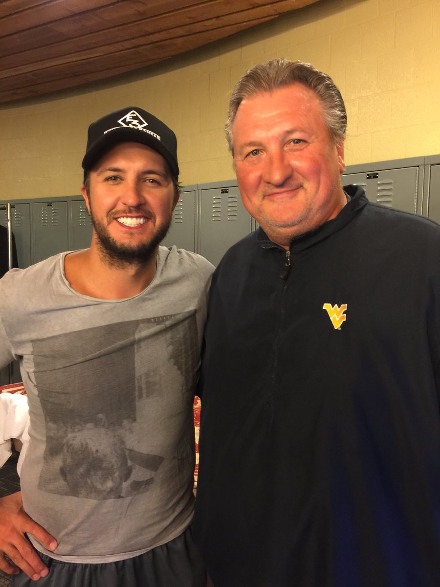 Chilling before the concert can’t wait for the farm tour