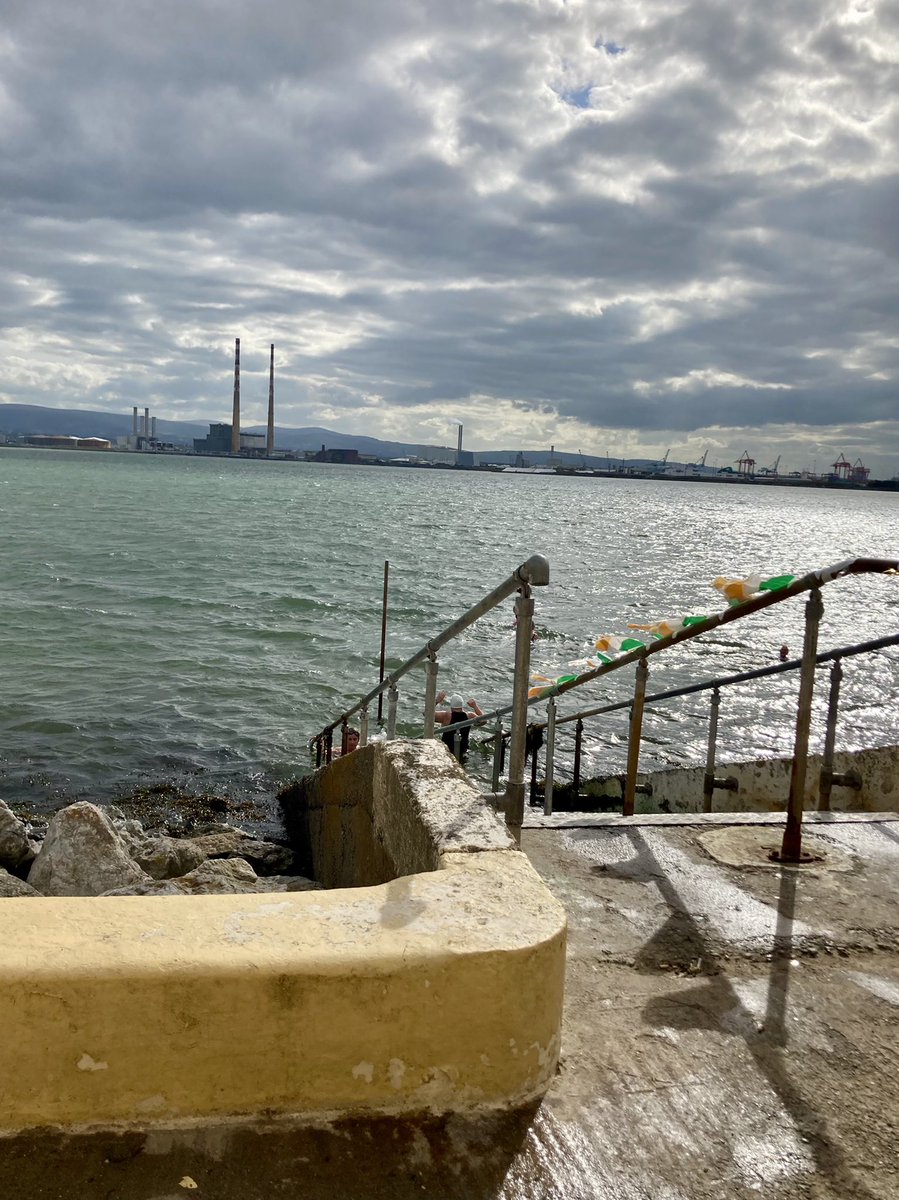 MariaCanEmb's tweet image. The best part of the day, early evening swim at the Bull Wall. Feeling very blessed to live so close to beautiful Dublin Bay #lovedublin 💙