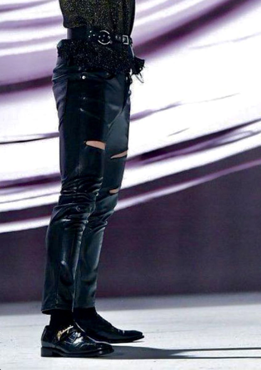 Hobis_legs's tweet photo. Hoseok + black leather https://t.co/RYUk6xN14h