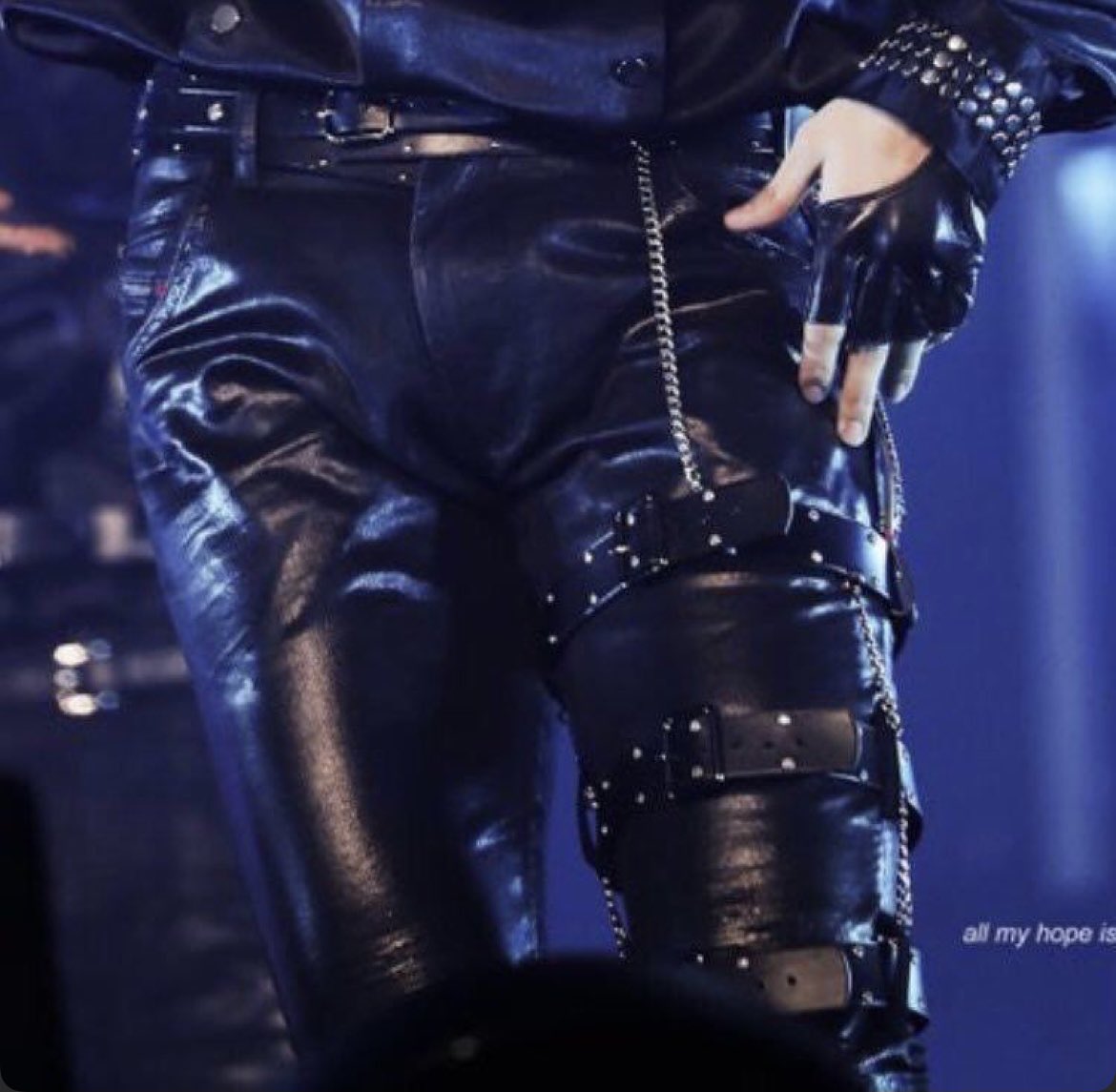 Hobis_legs's tweet photo. Hoseok + black leather https://t.co/RYUk6xN14h