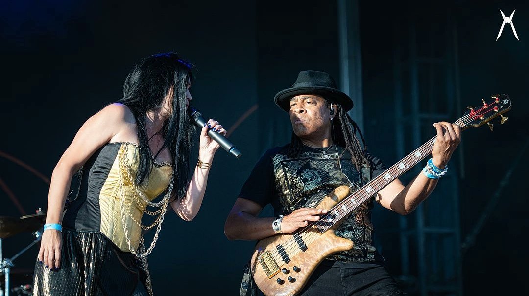 TarjaFrance's tweet photo. #Repost @AlcatrazMusic via Instagram 
.
. 
As far as enchanting performances go, Tarja Turunen's definitely takes the cake. This woman single-handedly blew away the audience with the sheer power of her voice! 🤘

#ALCATRAZ21

#tarja #tarjaturunen #tarjaofficial @tarjaofficial https://t.co/tVcfjZqxTv