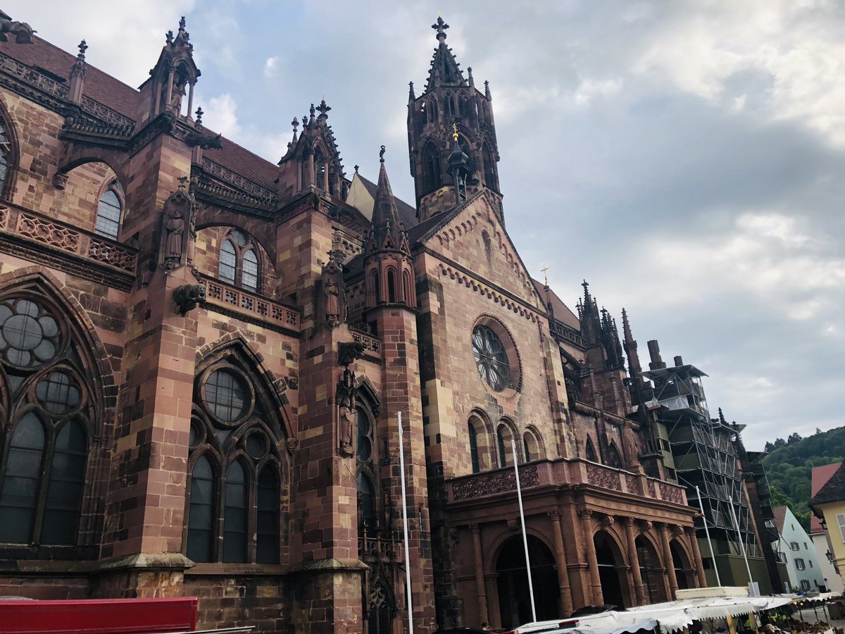ProGenealogists's tweet photo. Today the AmaMora docked at Breisach, Germany, historically in the Grand Duchy of Baden. On the other side of the river is Alsace, France. Today’s activities included excursions to the Black Forest, the university city of Freiburg &amp; the historic town of Riquewir in Alsace. 1/2 https://t.co/1uikKoq7eU