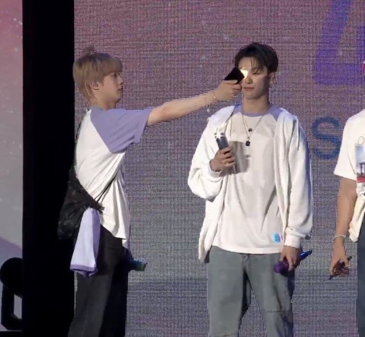 Nay VA A VER A BTS tweet media