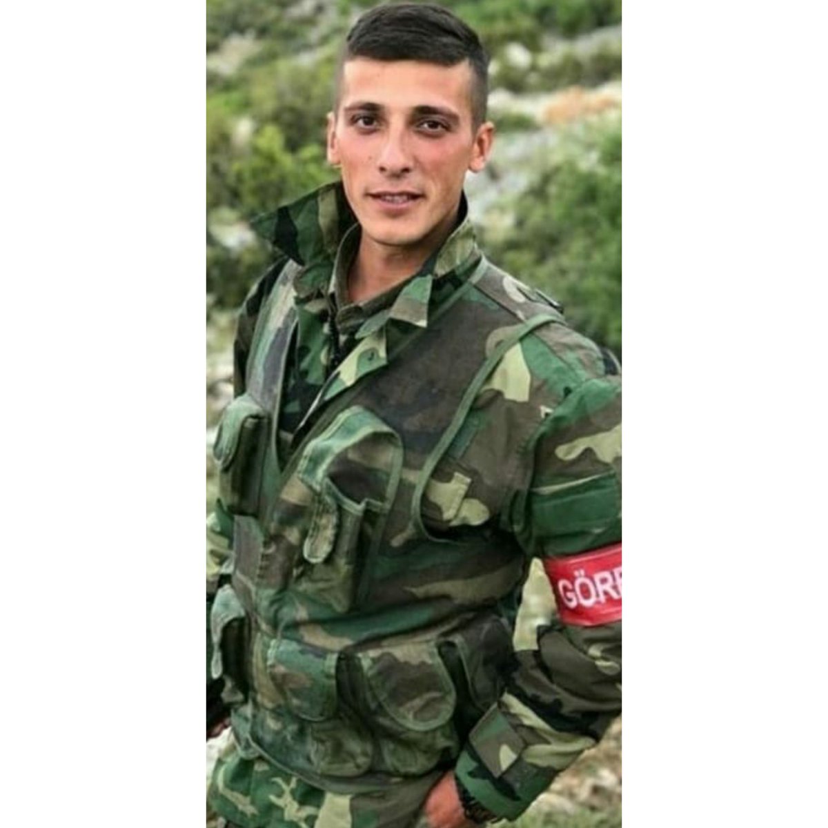 sehitbirhaner's tweet photo. Gözleri yıldız.
Kaşları hilal.🇹🇷
#birhaner 
#sehitbirhaner 
#sehitbirhanerolumsuzdur https://t.co/xn1XTzpupo