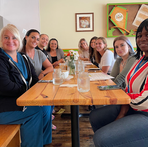 ThrivePeer's tweet photo. The Outreach teams at both Thrive and @StellaMarisClev  met at @ClevelandVegan  today for a brainstorming brunch. We love collaborating with our partners in the community, especially over delicious food! #ThriveOn #Recovery #Collaboration https://t.co/OpbmoCGDhi