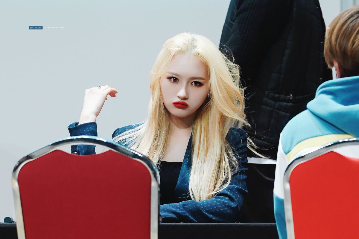 thinkerdeukae's tweet photo. piri era siyeon ... exactly https://t.co/ljj8izYDvu