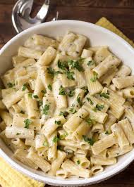 Jaskaran_52's tweet photo. White sauce pasta!!!!! Today, I am going to share recipe of delightful white sauce pasta. It is prepared with boiled pasta, butter, red onion, chopped red pepper, chopped green pepper, and chopped broccoli. White sauce pasta!!!!! 
#pasta
#vegetables
#healthymeal https://t.co/1cG57m2bZm