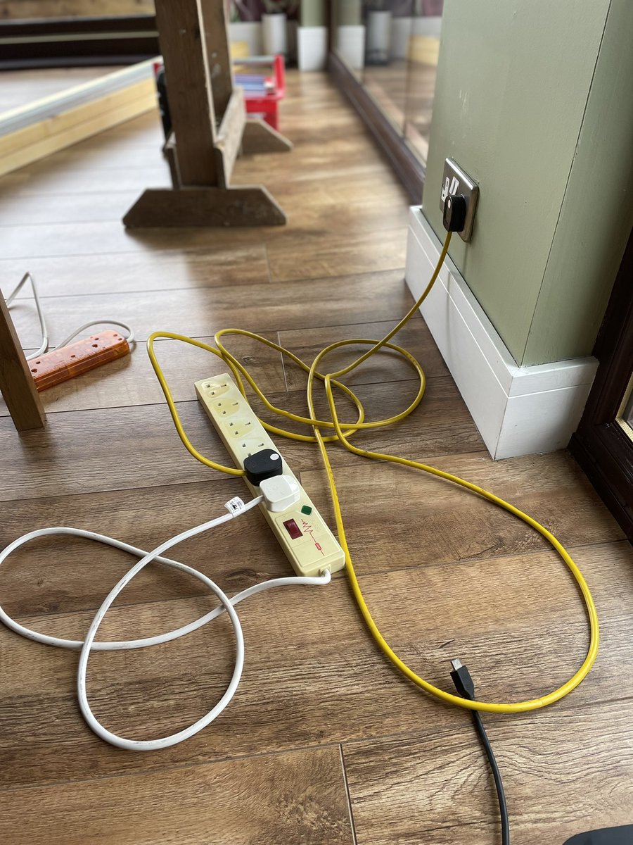 Anyone notice the Extremely Dangerous fault that gave me a shock ?I only noticed it and felt it as I unplugged all items from under the tv unit !! #electrician#westlothian