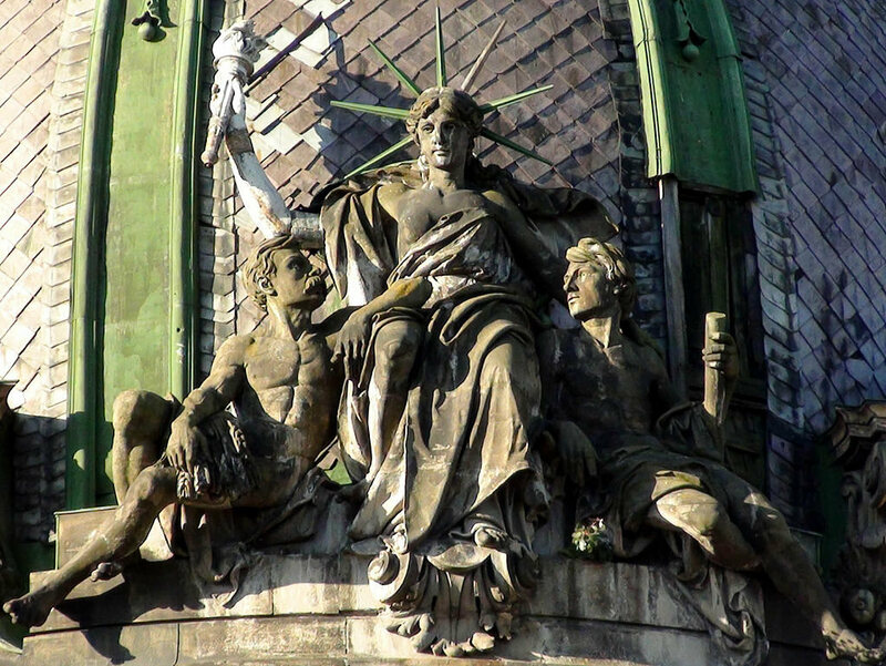 cal_gif's tweet photo. just found out that america wasn't the only country that got the statue of liberty as a gift?? whore behavior from france https://t.co/Z1Wfh884Hu