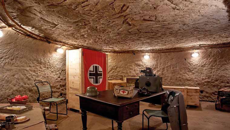 ReviewtheRoom's tweet image. There are many games in Nottingham, but Monuments by @CaveEscapeNotts must be one of the best. An escape room, set in a cave, based on true events, with stunning set design and puzzles. This is a must play!

reviewtheroom.co.uk/cave-escape-mo…

#escaperooms #nottingham