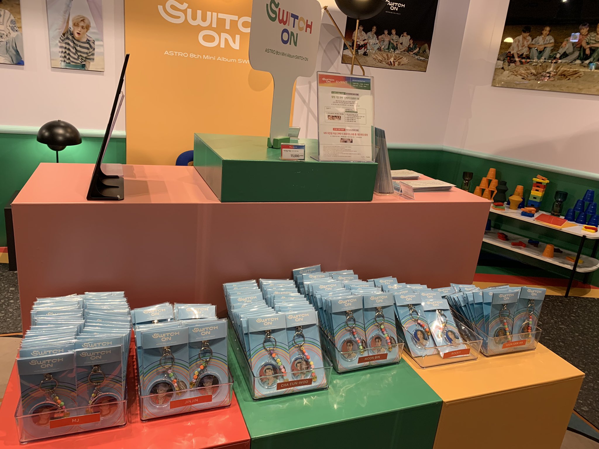 韓国代行サービス Astro Switch On ポップアップストアまもなく終了となります ご希望の方はお早いご連絡をお願い致します ご入金済みの皆様 商品揃っております 16日が祝日の為 17日 発送予定です Astro Switchon Popupstore T Co