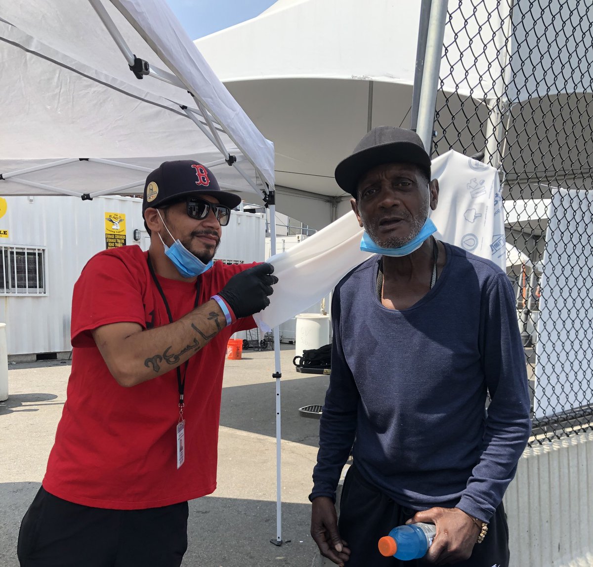 BostonEnviro's tweet photo. Update: @MayorKimJaney has extended the heat emergency in Boston until Saturday, August 14.

Our #ClimateReadyBOS team has been out and about this week- handing out our new cooling towels that help you #BeatTheHeat
https://t.co/0ZkDC3F0mt https://t.co/R2KjZes5SC