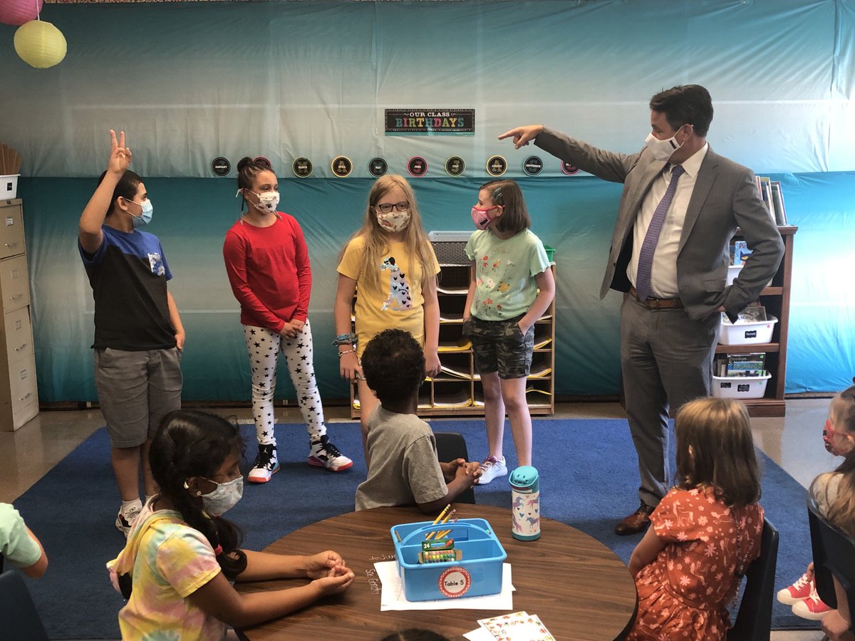 JCPSSuper's tweet photo. This was a first. 4 5th graders, leaders of The Louisville Lighthouse Team ⁦@MiddletownES, led my tour of their school today. They did a great job. 👏 https://t.co/ykSLLBNMKf