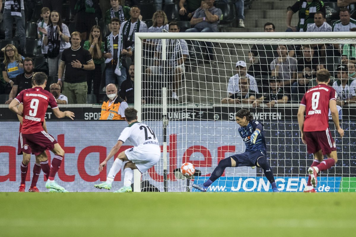 borussia_en's tweet image. Our number 1️⃣ 🔥

#DieFohlen #BMGFCB 1-1