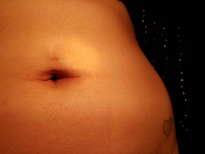 You wake up in the middle of the night with this staring you down. Wyd?  (Model is our good friend Bellypso)  #belly<a href="/tag/hips"class="tags"><span>#hips</span></a><a href="/tag/belly"class="tags"><span>#belly</span></a><a href="/tag/midriff"class="tags"><span>#midriff</span></a><a href="/tag/bellybutton"class="tags"><span>#bellybutton</span></a><a href="/tag/tummy"class="tags"><span>#tummy</span></a><a href="/tag/na"class="tags"><span>#na</span></a>