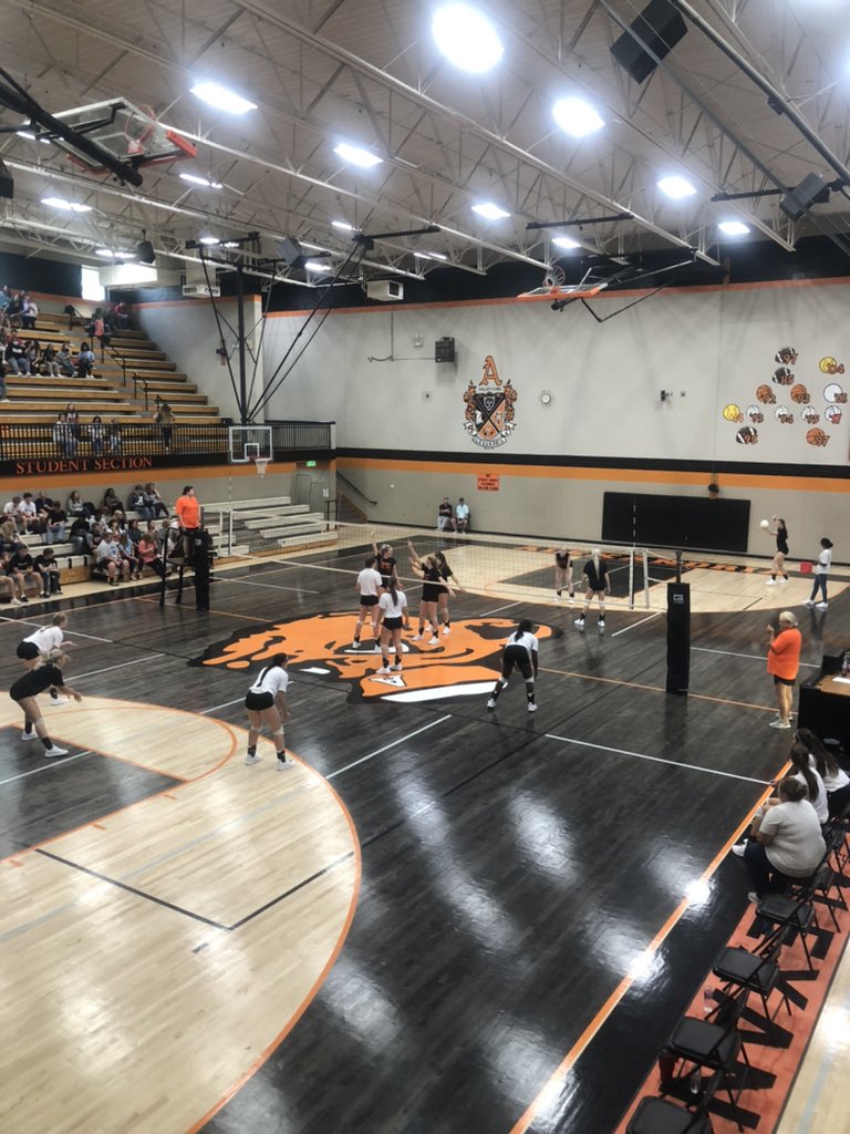 LeahJSUfan's tweet photo. What a way to wrap of the first week of school…volleyball scrimmage. If you look closely enough, you can see @DeasonValleyCub even paid us a visit. Great to have him back on campus for a little while #WeAreAlexandria #PrayForOG https://t.co/oEH3yZA4jQ