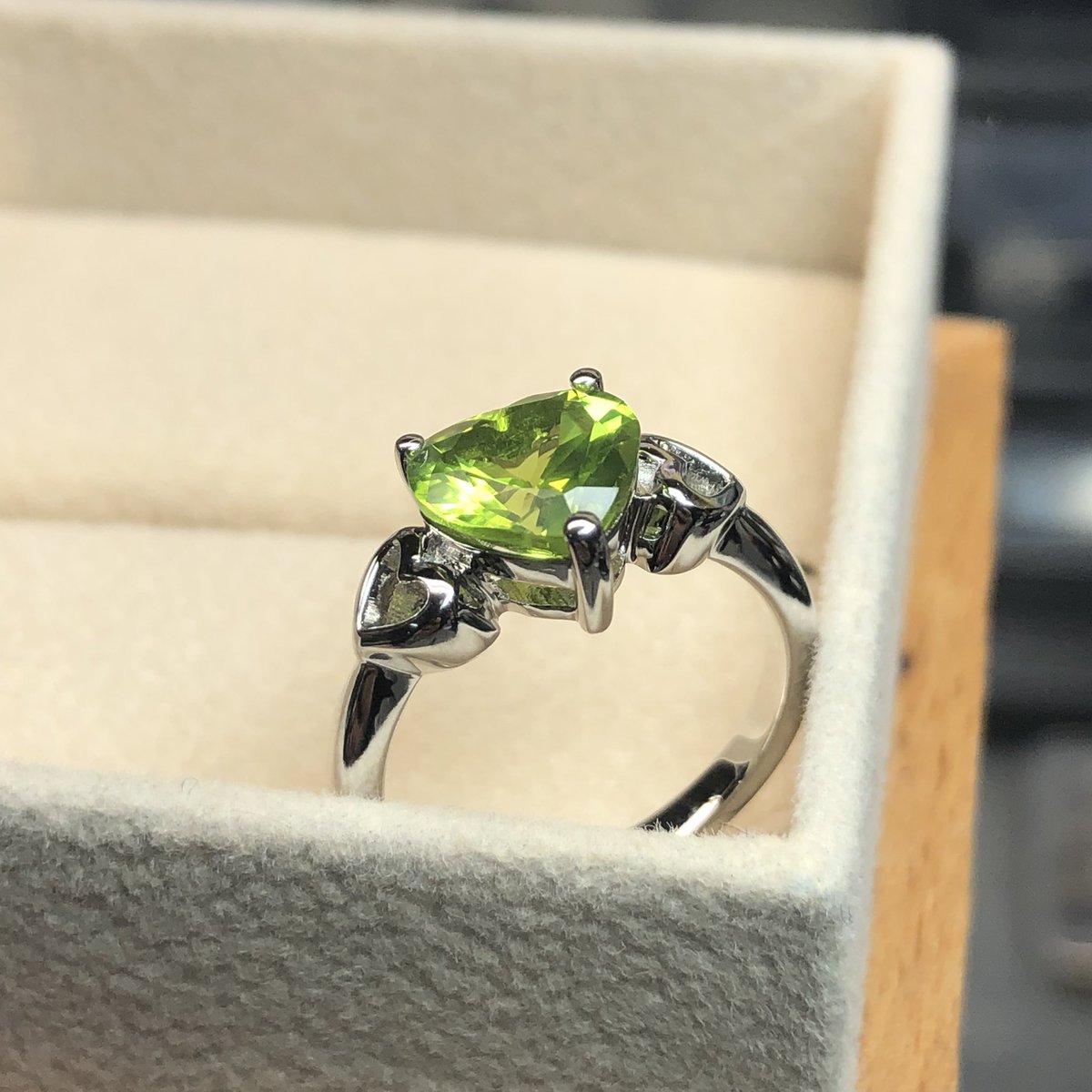 lukeylux's tweet photo. Sweetheart with a twist 💚✨ https://t.co/6rKg8ZSJsi