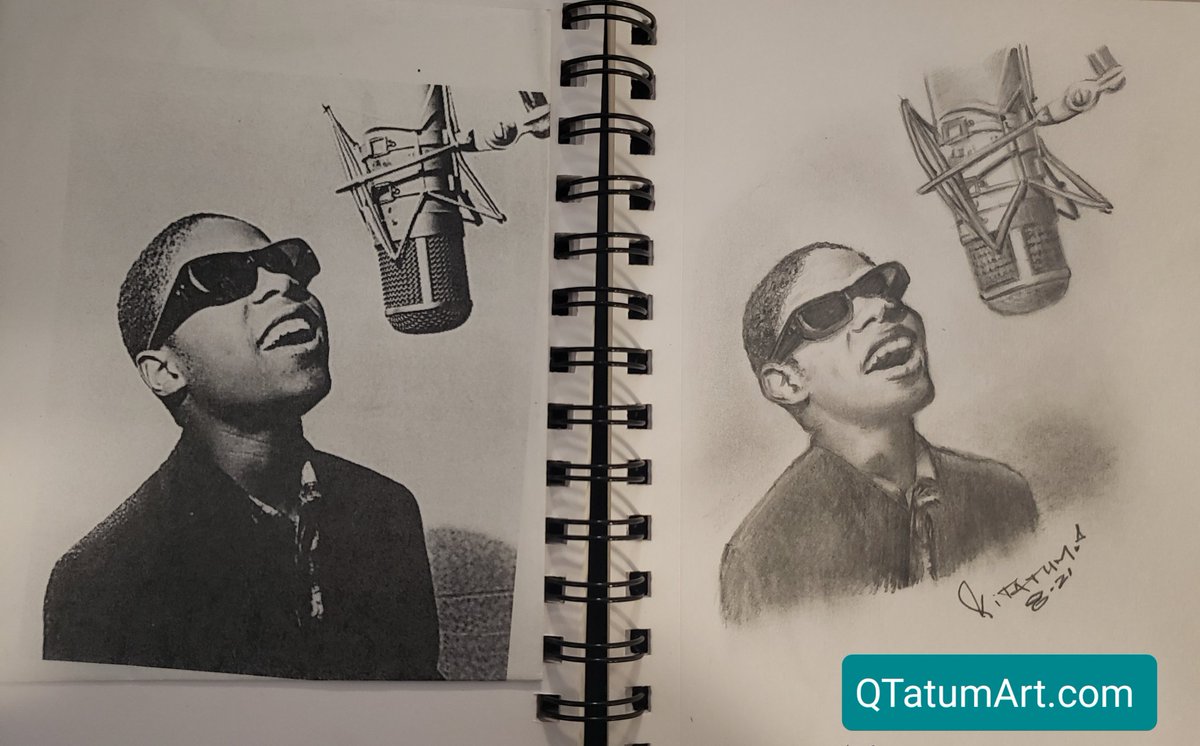 #StevieWonder on the MIC! Photo on the left and Pencil Drawing on the right. #DrawingOfTheDay #Drawing #RNB #RhythmAndBlues #Blues #jazz #Music #Motown #PencilDrawing #PortriatArt @radiofreekjlh #QTatum #Tatumtoon #QTATUMART QTatumArt.com