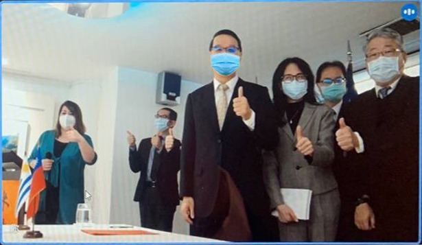 El Emb. Miguel Li-jey Tsao señaló: “Nadie se salva solo en la pandemia”, y destacó que nuestra oficina, <a href="/Taiwan_Argentin/">Taiwan en Argentina</a> desea combatir el #COVID-19 junto a nuestros amigos #uruguayos para cumplir el compromiso con el desarrollo de la #salud mundial.