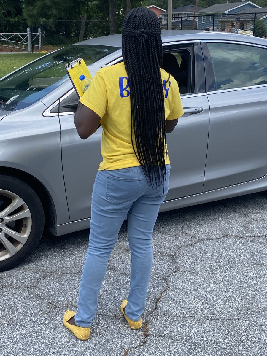 My parents at the LEW make sure I stay hydrated during carpool dismissal!!! I LOVE MY PARENTS🥰