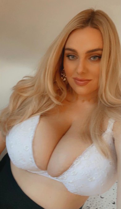 White bra, multiple angles https://t.co/B1Wo6FSD6f