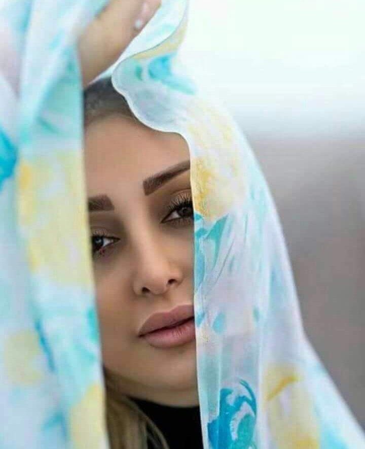 يا سيدتي 

كل شيء فيني 
يذوب عندما أراكِ 
هذا ليس خطأي
دعيني اتجاوز
جميع  حدود العشق
دعيني  أجرب
الانتحار بحبكِ
أو أرتشف
من رحيق حبك
دعيني أغرس 
لك جنة حب 
عبير زهرها 
من رائحة أنوثتكِ  
ونسيمها من  أنفاسكِ
و ماء نهرها  من عذب ثغركِ
وجمالها من جمال عينيكِ

     🇮🇶#وهجُ_الحروف🇮🇶