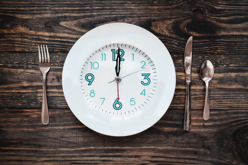 LoriShemek's tweet photo. It gets more challenging the older we get to lose excess weight. Check out the tips below to help.

Weight Loss Tips for Over 40:

👉Cut Down On Carbs
👉Intermittent Fast
👉Add More Protein
👉Resistance Train
👉Go Easy on Alcohol
👉Stop Using Refined Oils (canola, vegetable, soy) https://t.co/DHeEBmV4Cg