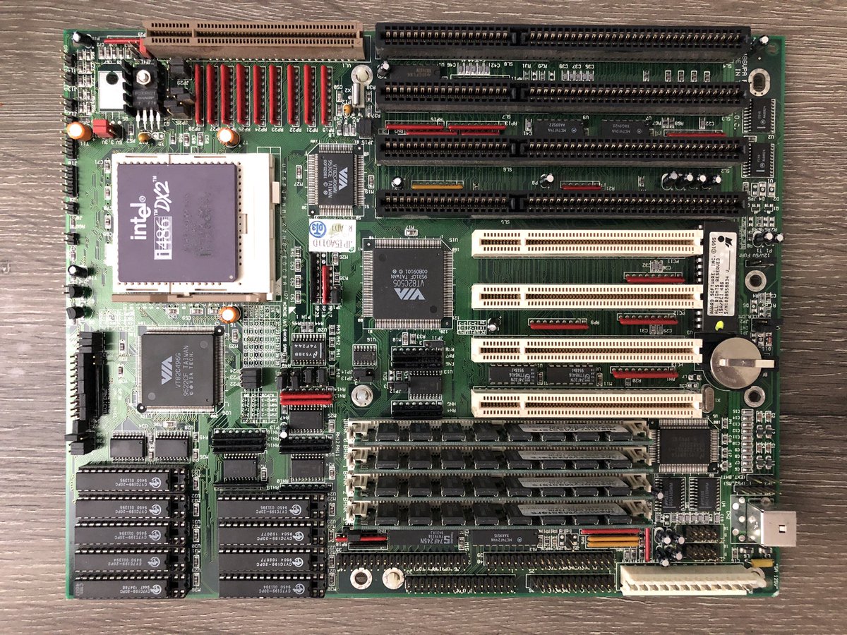 TechAmbr's tweet photo. I’ve wanted to do a proper high-performance Socket 3 build for a long time — pretty much immediately as soon as I sold my old 486, some two decades ago. But it was always out of reach for me. 

Until today. 
#i486 #Socket3 https://t.co/jztI6sC1Cd