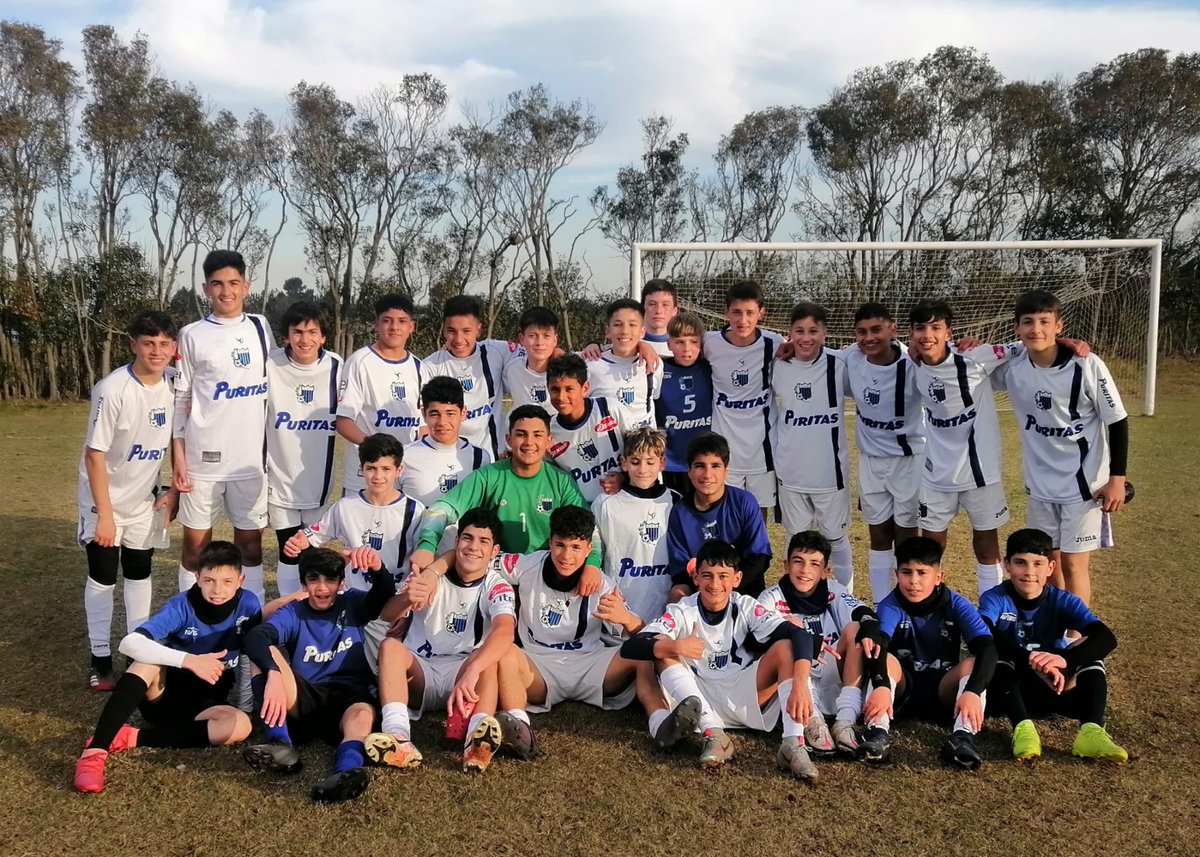 lfcformativas's tweet photo. Categoria 2008 (Séptima 2022) preparándose para el torneo experimental de Setiembre 
#SEMILLERODEVIRTUDES 
#ELFUTURONEGRIAZUL https://t.co/YgqJUmGHkF